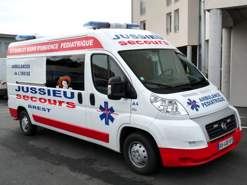 ambulance-avant-droite Jussieu Secours Brest