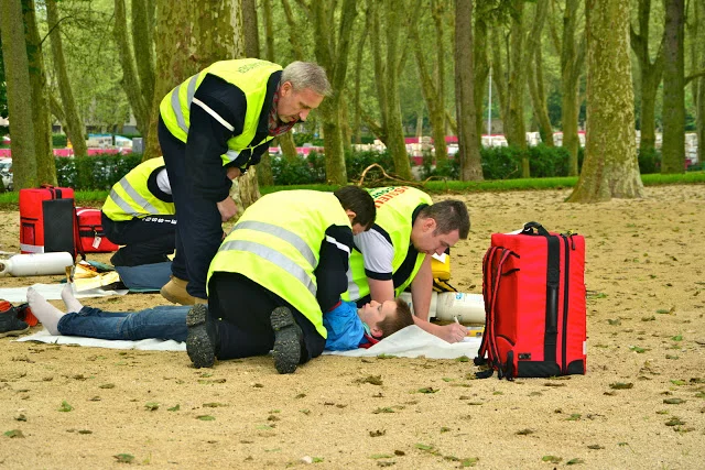Simulation Multiple Patient (SMP) Les ambulanciers de l’Est en exercice 12 Simulation Multiple Patient (SMP) Les ambulanciers de l’Est en exercice simulation multiples patients BFM Tem 9 - Bilan