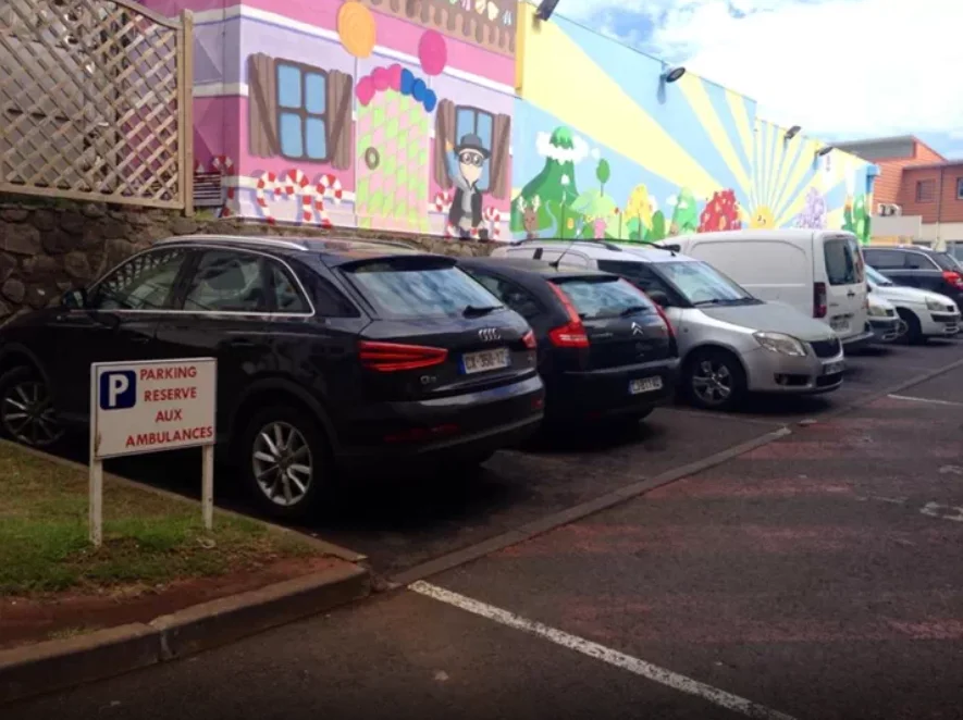 Les ambulanciers et les places de parking 5 Les ambulanciers et les places de parking Les ambulanciers et les places de parking