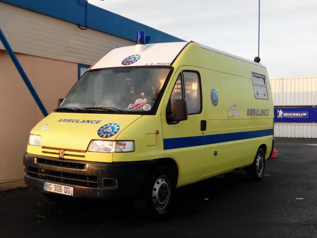 Stage de conduite d’urgence pour les ambulanciers