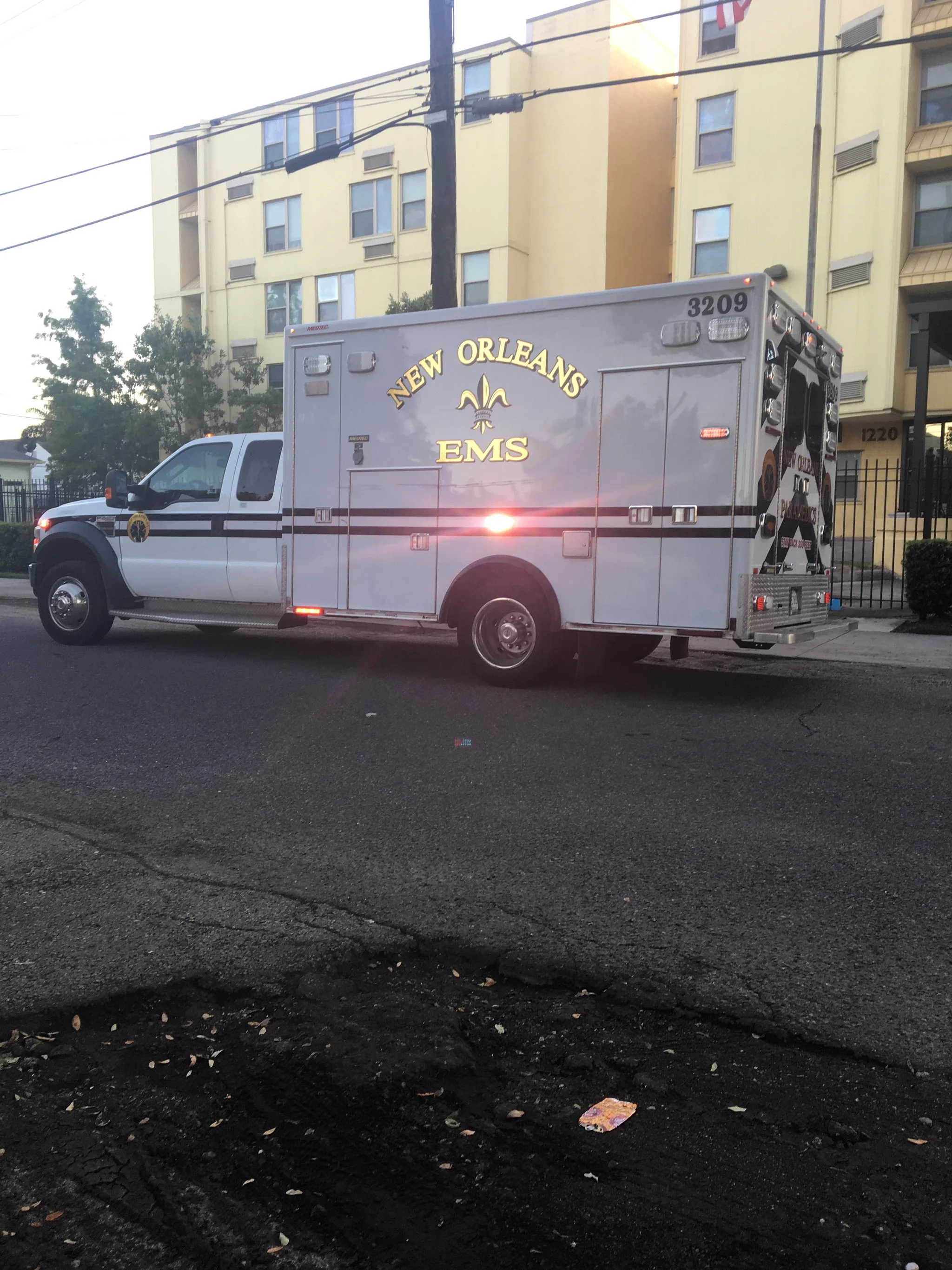 IMG 1805 Ambulancier : le site de référence EMS Nouvelle Orléans - Un ambulancier parmi les paramedics