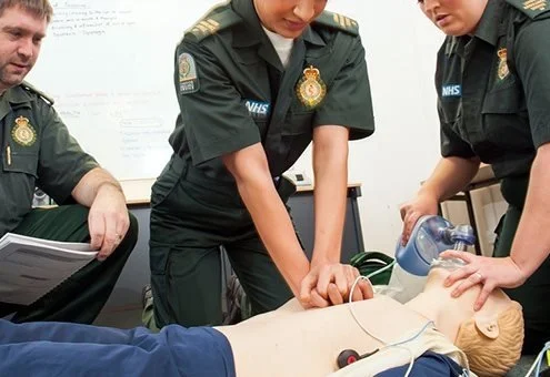 L’ambulancier, les formations et vos entreprises 6 L’ambulancier, les formations et vos entreprises formation de l'ambulancier en entreprise