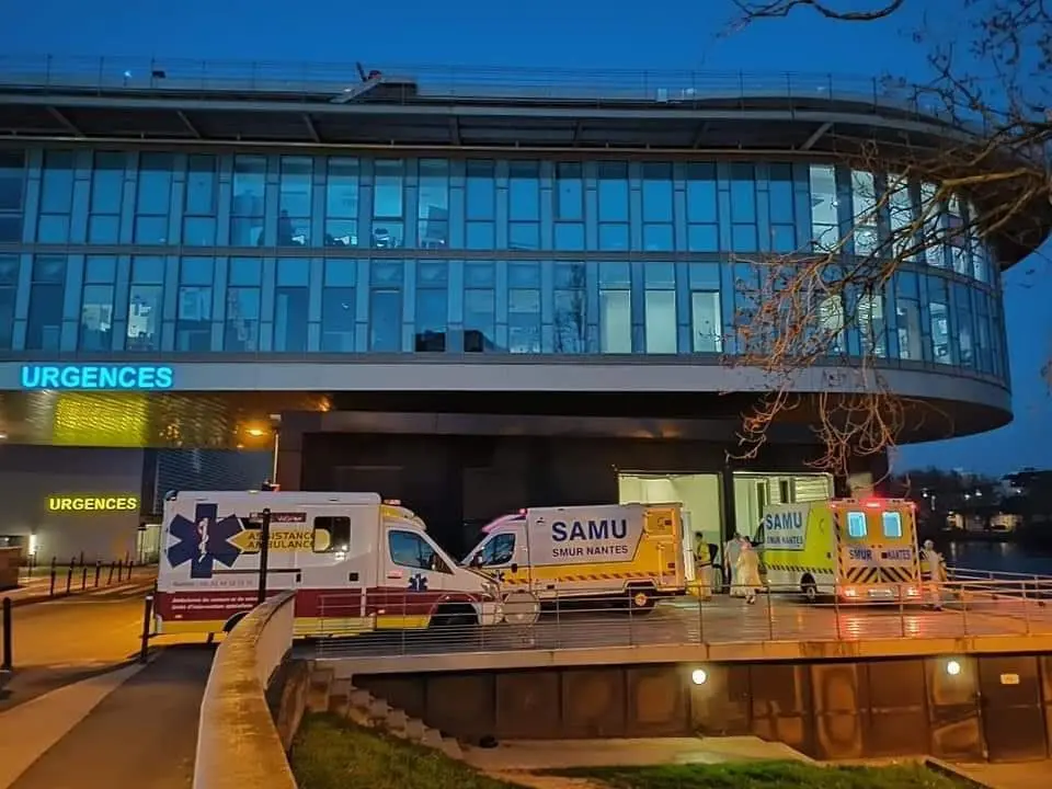 Les systèmes pré-hospitaliers étrangers : le système français