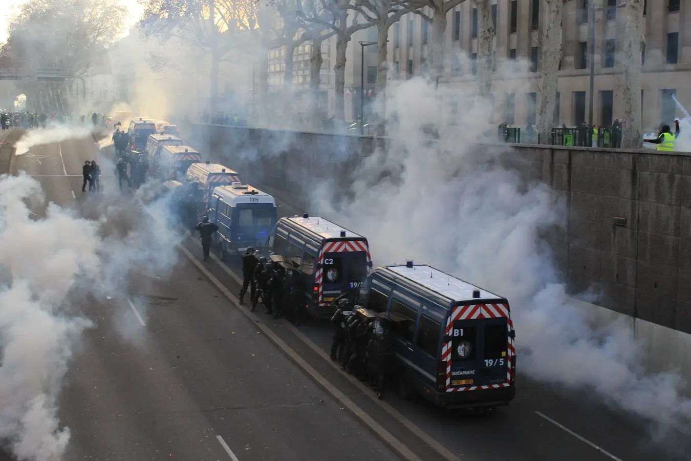 "Votre ambulance est attaquée !!" 3 "Votre ambulance est attaquée !!" ambulance-attaquée-françois-hochard-ambulancier-le-site
