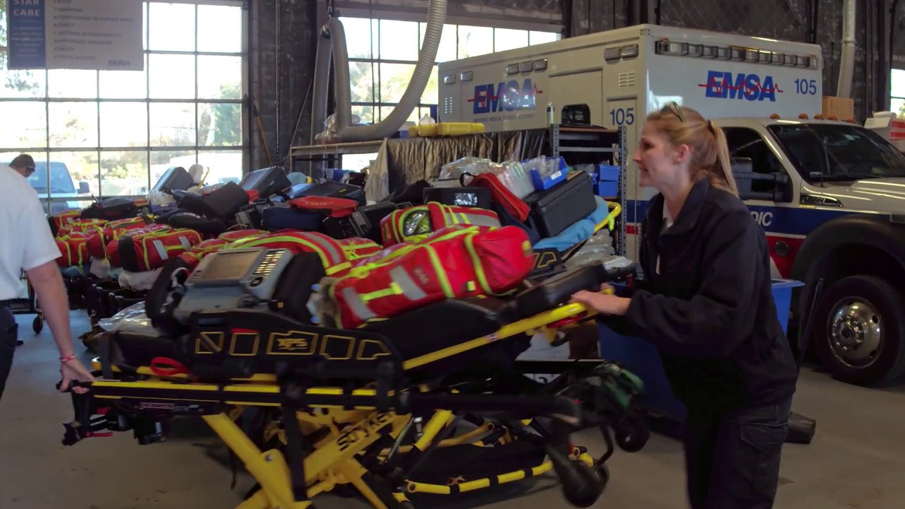 auxiliaire-ambulancier-brancard-stryker-ambulancier-le-site